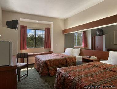 فندق كانزاس سيتيفي  دايز إن باي ويندام بالقرب من كانساس سبيد واي الغرفة الصورة